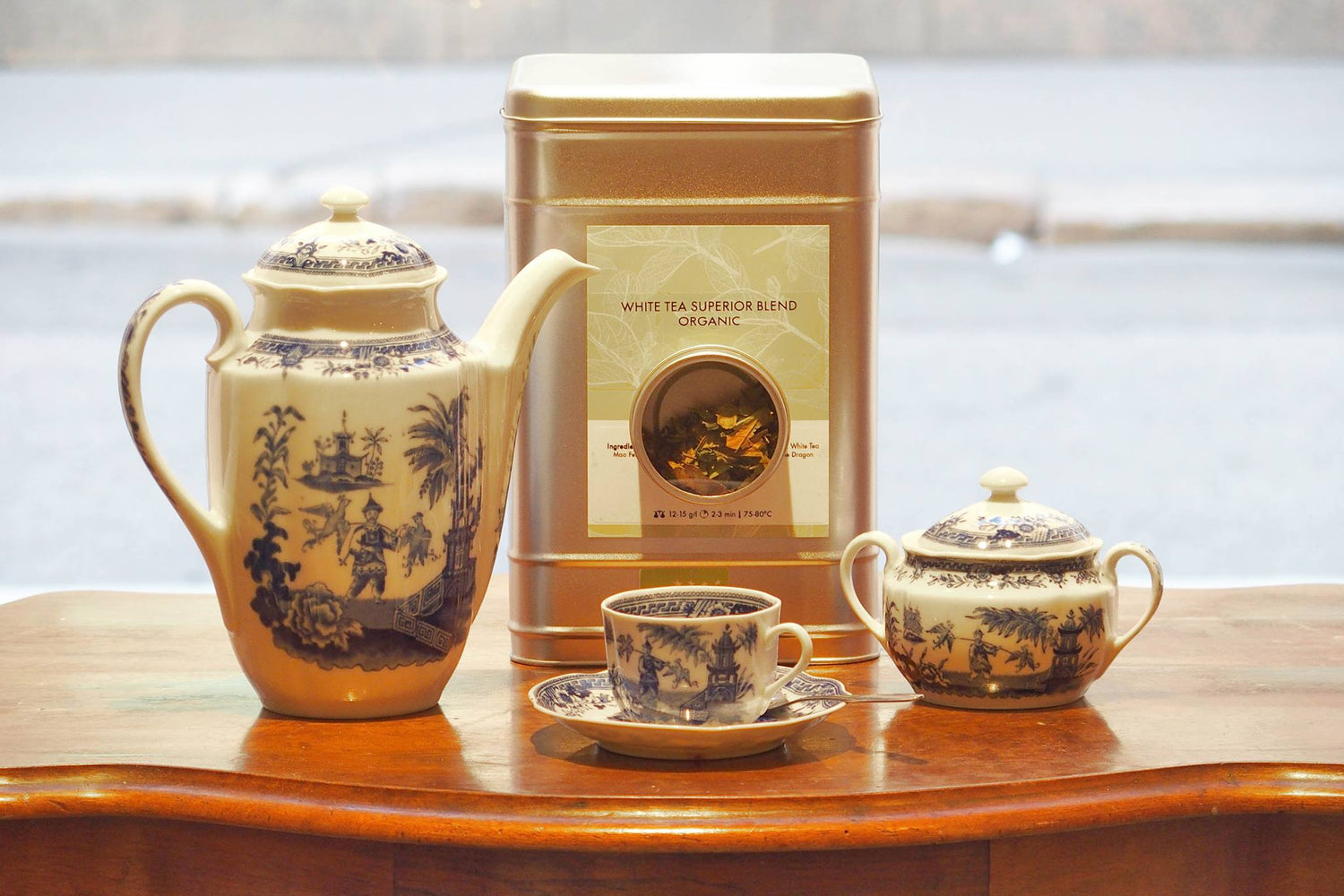 Japanilainen teekannu teekaupassa